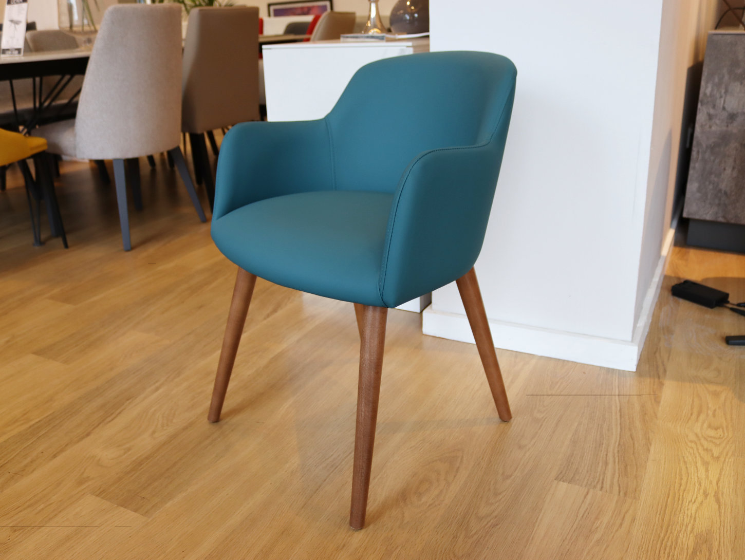 Danubio ex-display single chair